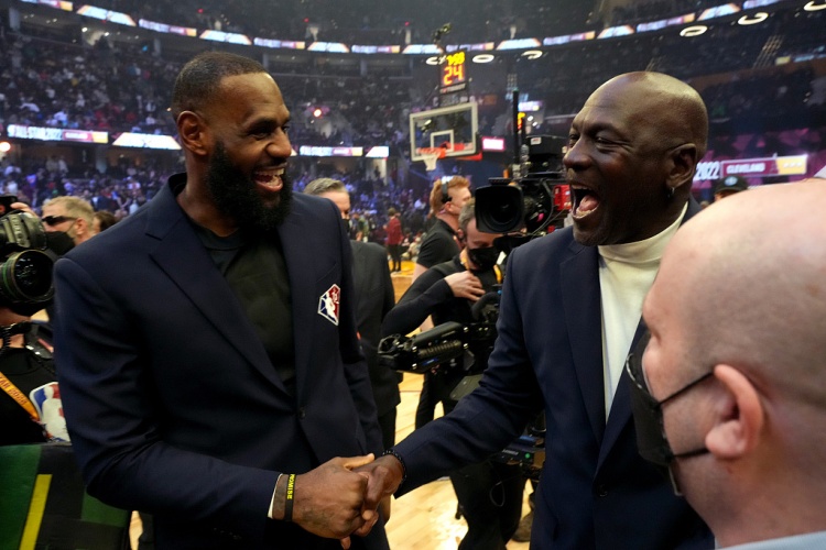 记者：NBA历史并非从84年才开始 总统山成员应该是拉&amp;贾&amp;乔&amp;詹