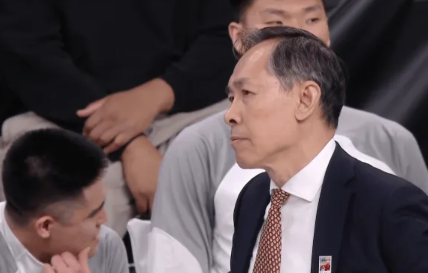 只赢江苏4分！许利民用人+战术引众怒，斯佩尔曼受伤后周琦累垮！